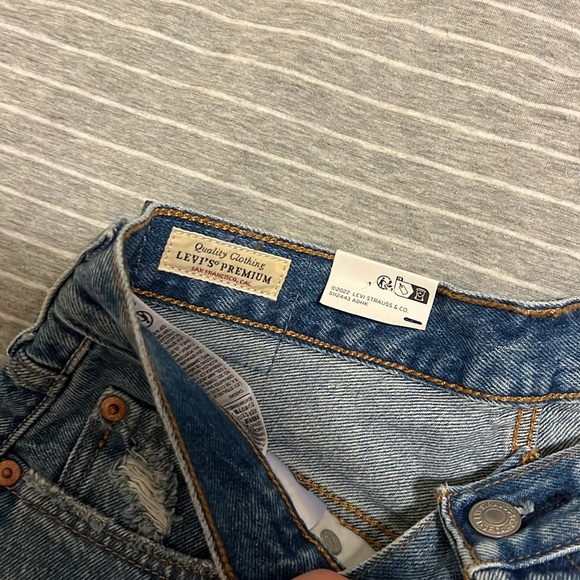 Levi's 501 High Rise Shorts - Picture 3 of 4